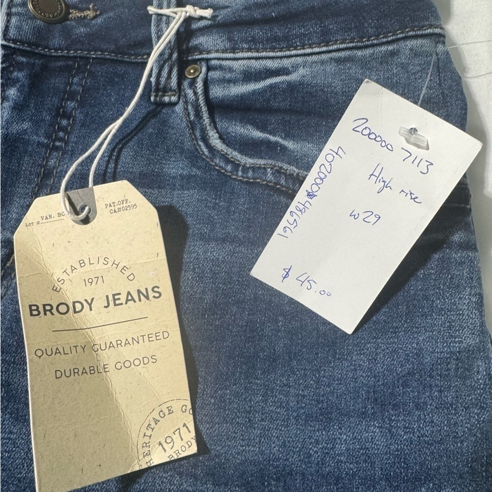 Bootlegger Brody Jeans Shorts -2 Pairs (1 NWT) High Waisted Cuffed Size 29 - Picture 9 of 12